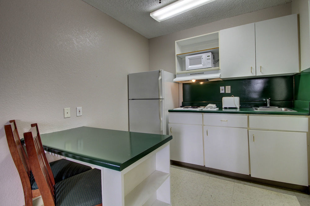 Intown Suites Extended Stay Raleigh Nc - Capital Blvd Экстерьер фото